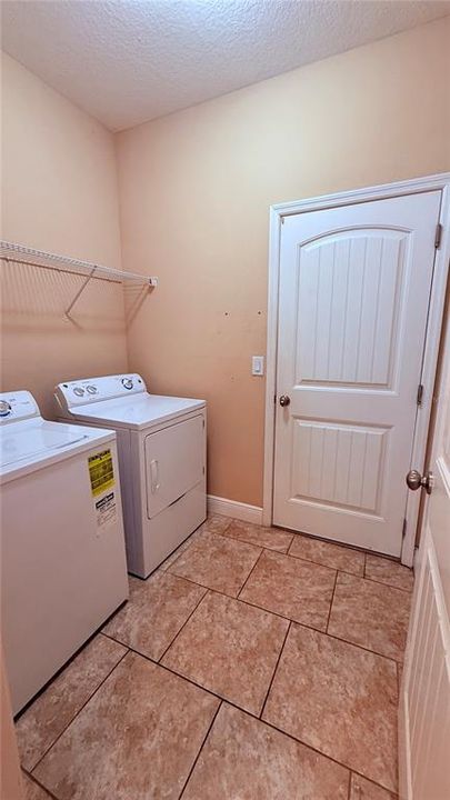 For Sale: $480,000 (6 beds, 4 baths, 2963 Square Feet)