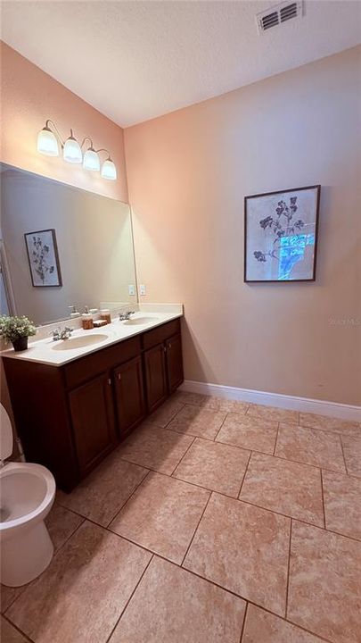 For Sale: $480,000 (6 beds, 4 baths, 2963 Square Feet)