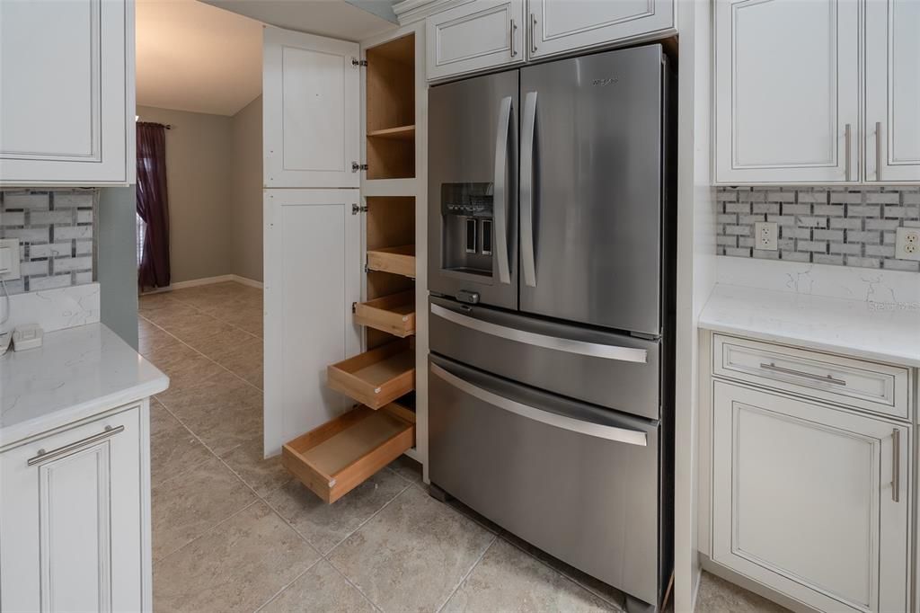 En Venta: $569,900 (4 camas, 2 baños, 2459 Pies cuadrados)
