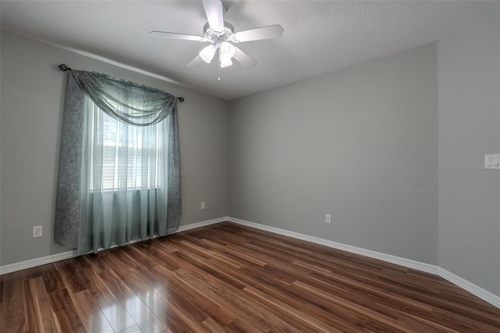 En Venta: $569,900 (4 camas, 2 baños, 2459 Pies cuadrados)