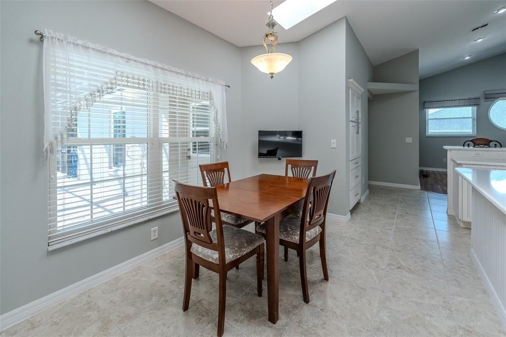 En Venta: $569,900 (4 camas, 2 baños, 2459 Pies cuadrados)