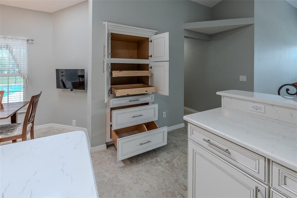 En Venta: $569,900 (4 camas, 2 baños, 2459 Pies cuadrados)