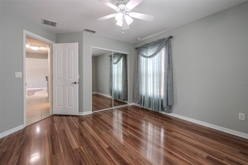 En Venta: $569,900 (4 camas, 2 baños, 2459 Pies cuadrados)