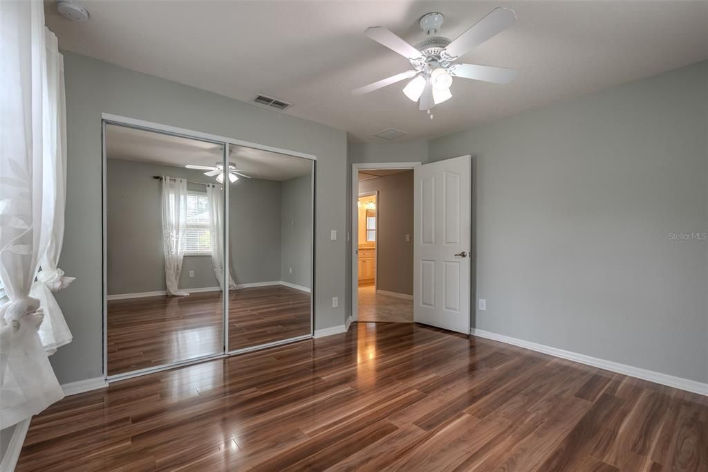 En Venta: $569,900 (4 camas, 2 baños, 2459 Pies cuadrados)