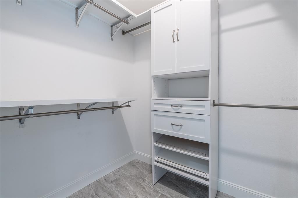 En Venta: $569,900 (4 camas, 2 baños, 2459 Pies cuadrados)