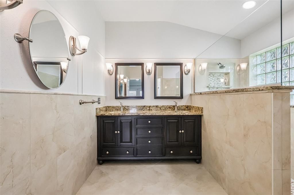 For Sale: $850,000 (5 beds, 3 baths, 2404 Square Feet)