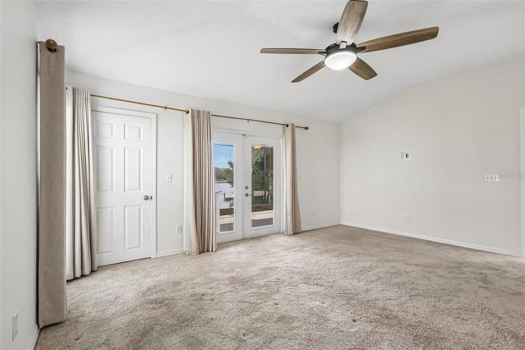 For Sale: $850,000 (5 beds, 3 baths, 2404 Square Feet)