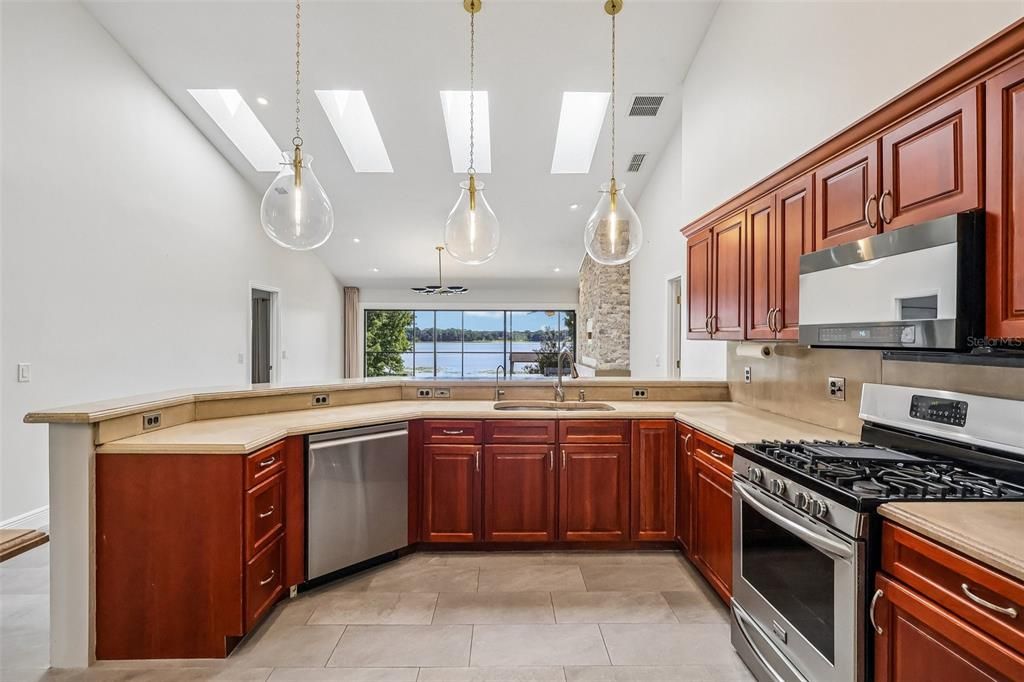 For Sale: $850,000 (5 beds, 3 baths, 2404 Square Feet)