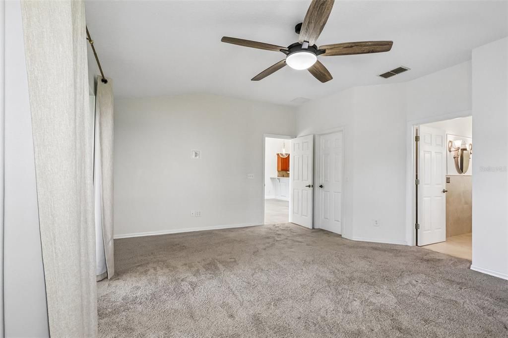 For Sale: $850,000 (5 beds, 3 baths, 2404 Square Feet)