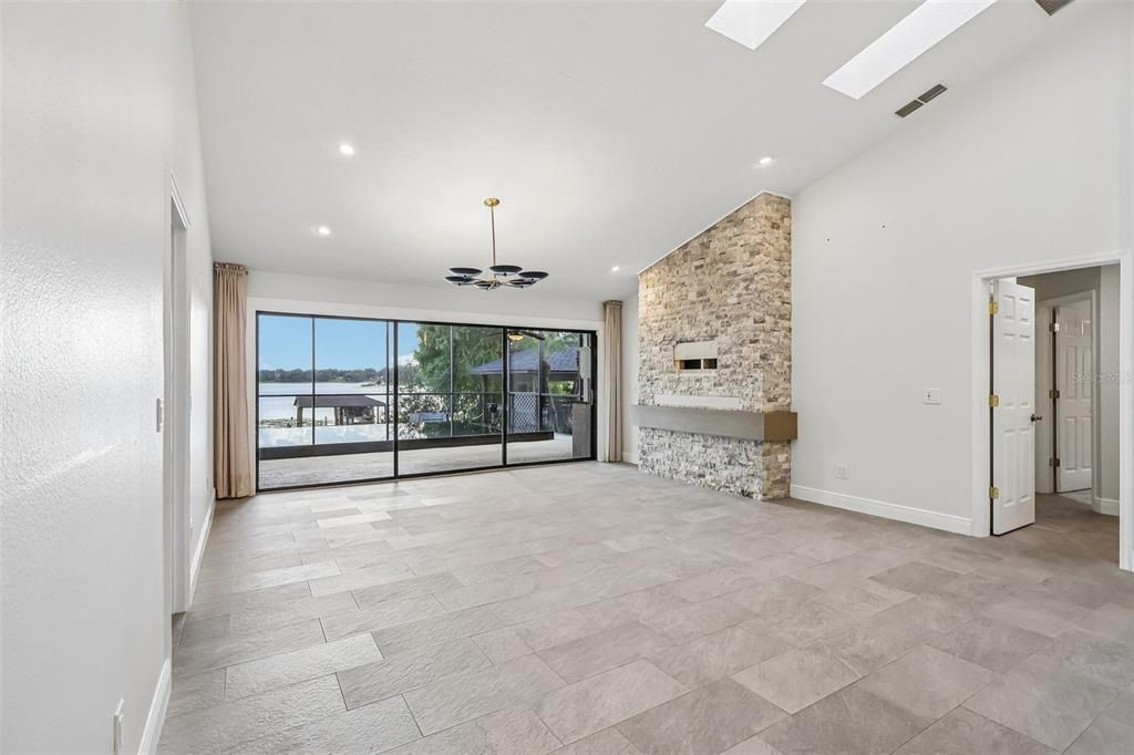 For Sale: $850,000 (5 beds, 3 baths, 2404 Square Feet)