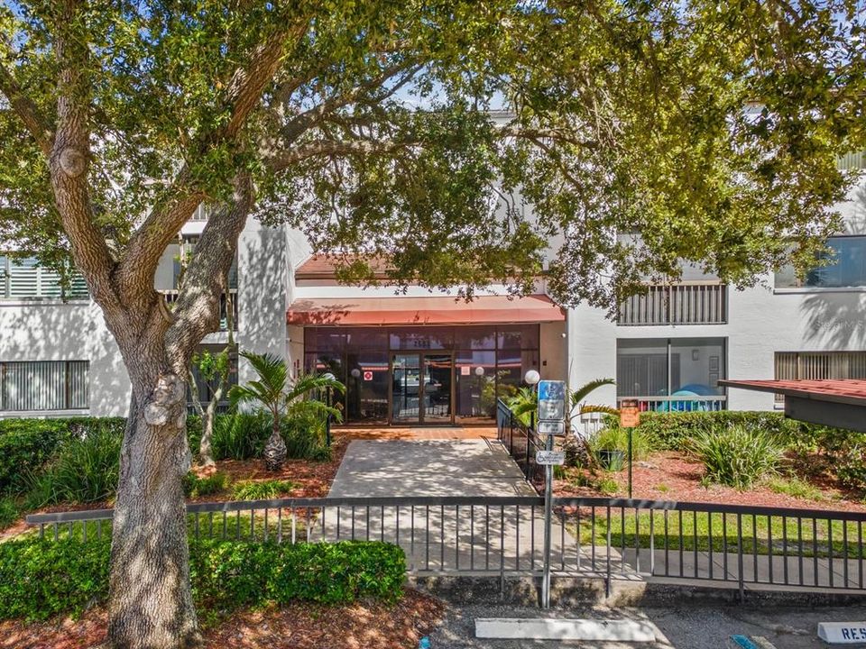 For Sale: $202,900 (2 beds, 2 baths, 1105 Square Feet)
