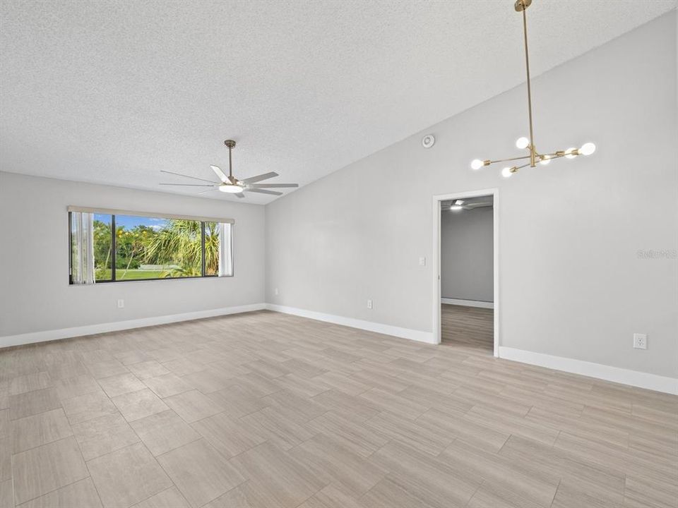 For Sale: $202,900 (2 beds, 2 baths, 1105 Square Feet)