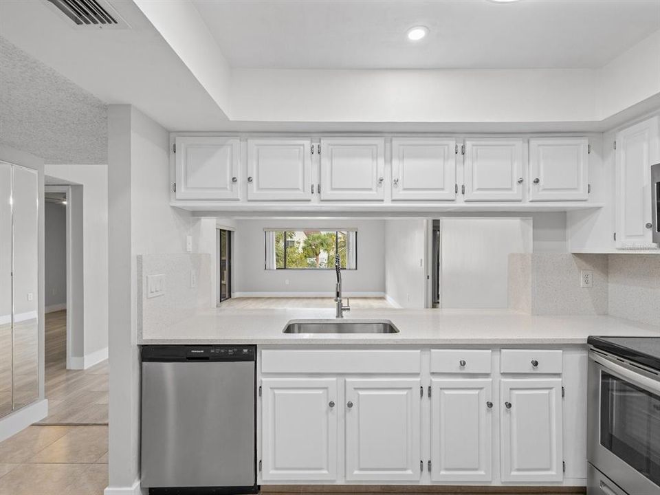 For Sale: $202,900 (2 beds, 2 baths, 1105 Square Feet)