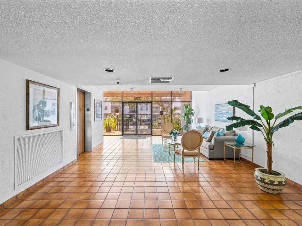 For Sale: $202,900 (2 beds, 2 baths, 1105 Square Feet)