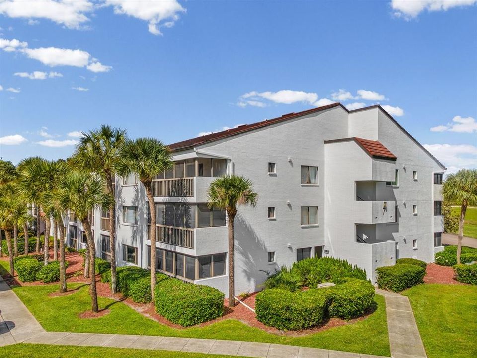 For Sale: $202,900 (2 beds, 2 baths, 1105 Square Feet)