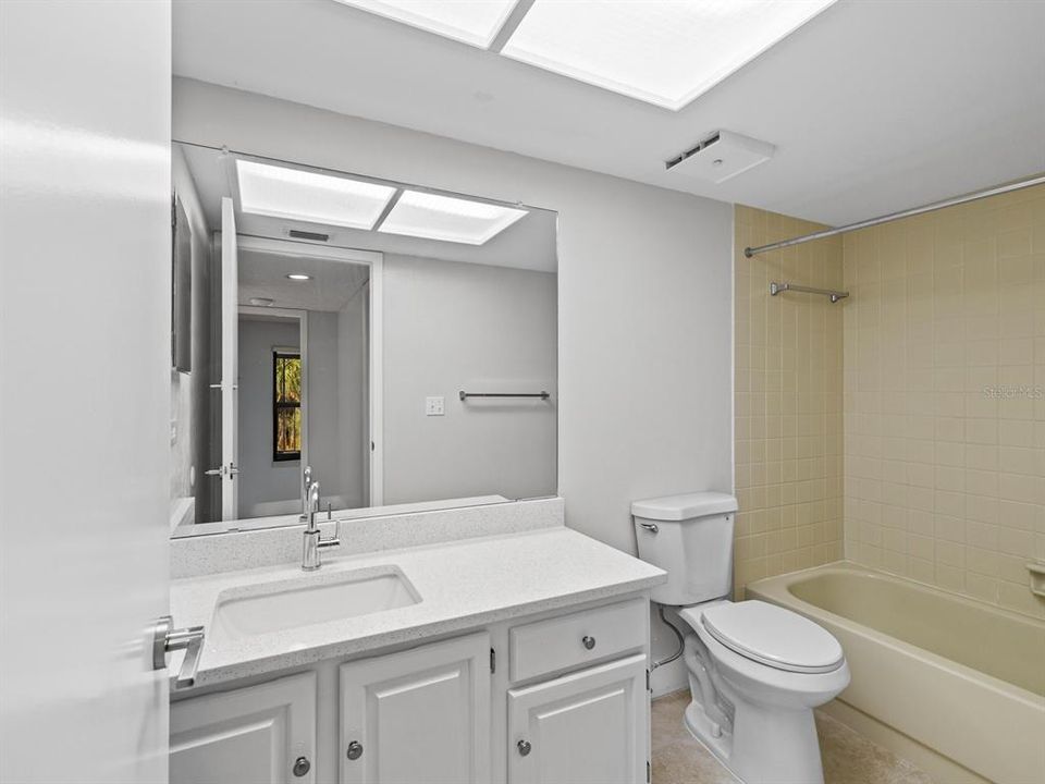 For Sale: $202,900 (2 beds, 2 baths, 1105 Square Feet)