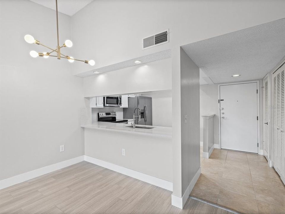 For Sale: $202,900 (2 beds, 2 baths, 1105 Square Feet)
