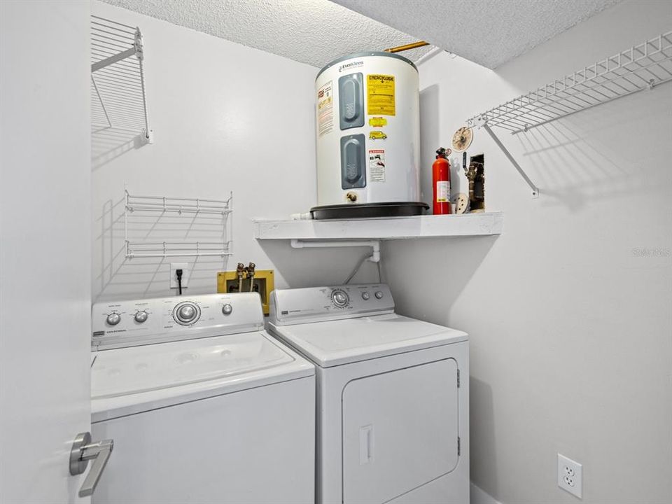 For Sale: $202,900 (2 beds, 2 baths, 1105 Square Feet)