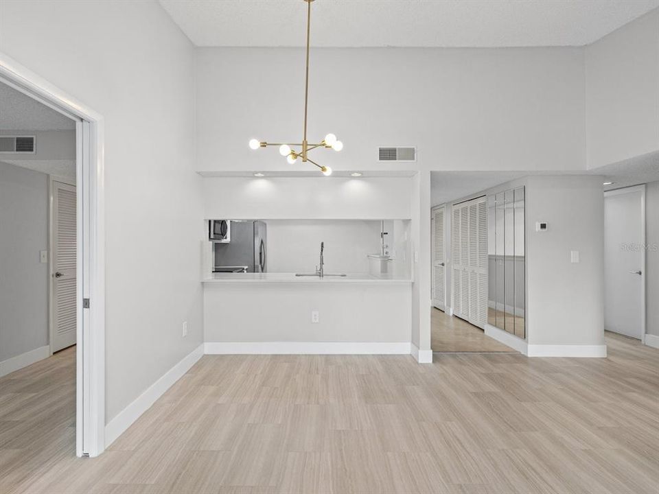For Sale: $202,900 (2 beds, 2 baths, 1105 Square Feet)