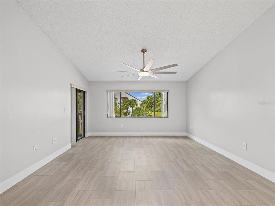 For Sale: $202,900 (2 beds, 2 baths, 1105 Square Feet)