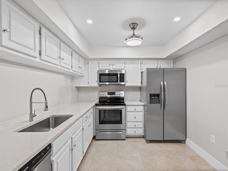For Sale: $202,900 (2 beds, 2 baths, 1105 Square Feet)