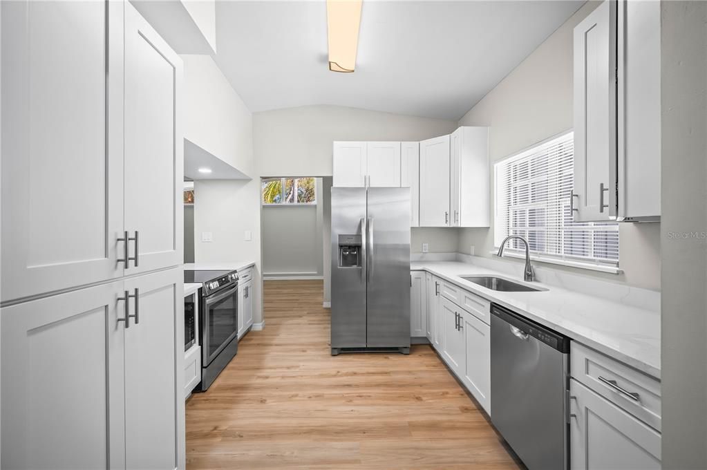 На продажу: $355,000 (3 спален, 2 ванн, 1372 Квадратных фут)
