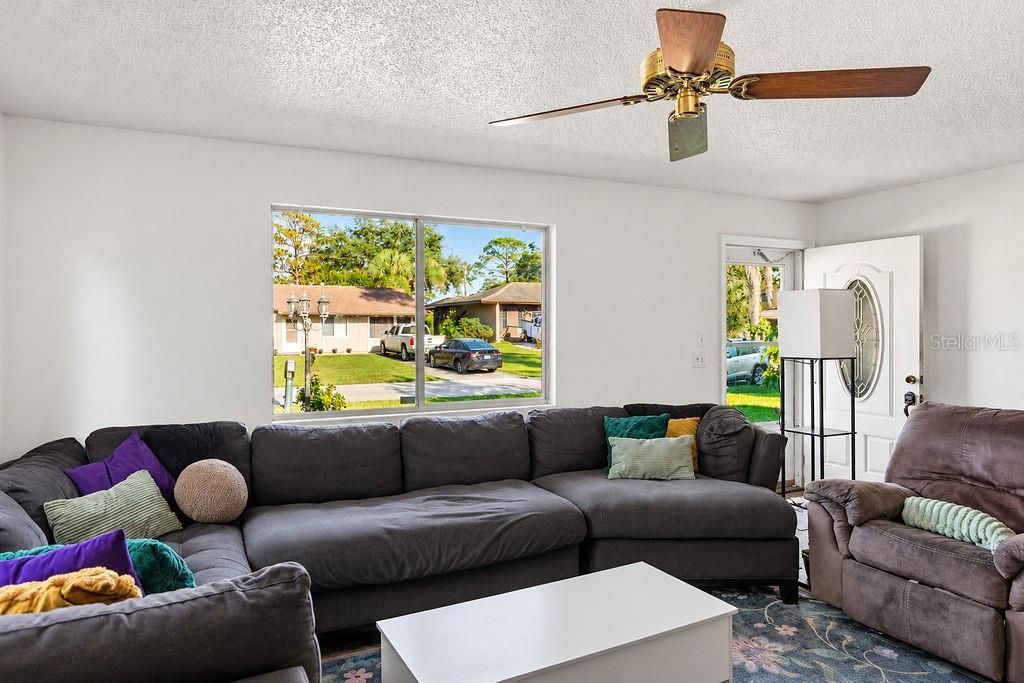 For Sale: $257,900 (3 beds, 2 baths, 1200 Square Feet)
