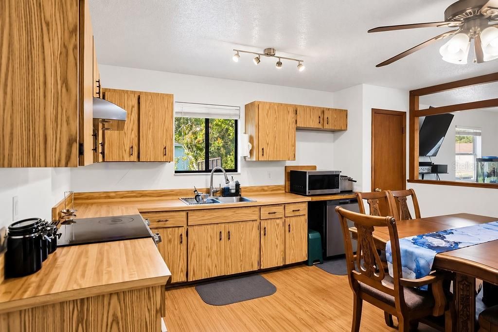 For Sale: $257,900 (3 beds, 2 baths, 1200 Square Feet)