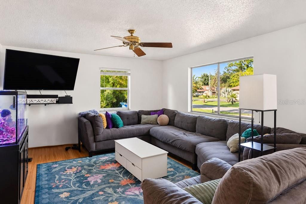 For Sale: $257,900 (3 beds, 2 baths, 1200 Square Feet)