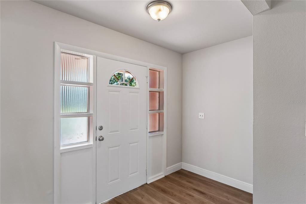 На продажу: $425,000 (4 спален, 2 ванн, 1755 Квадратных фут)