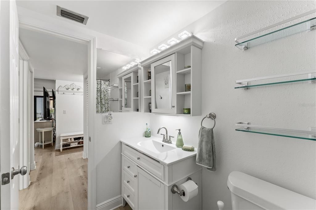 На продажу: $119,999 (1 спален, 1 ванн, 740 Квадратных фут)