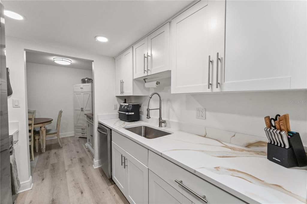 На продажу: $119,999 (1 спален, 1 ванн, 740 Квадратных фут)