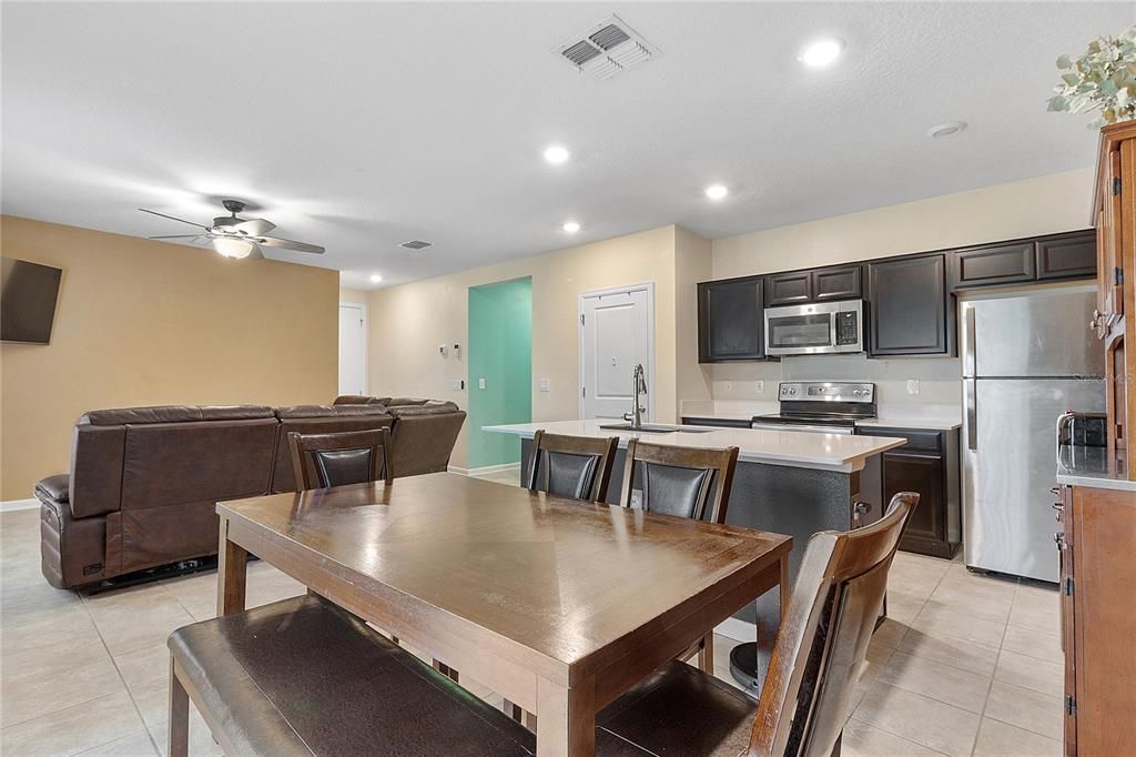 En Venta: $332,500 (3 camas, 2 baños, 1295 Pies cuadrados)