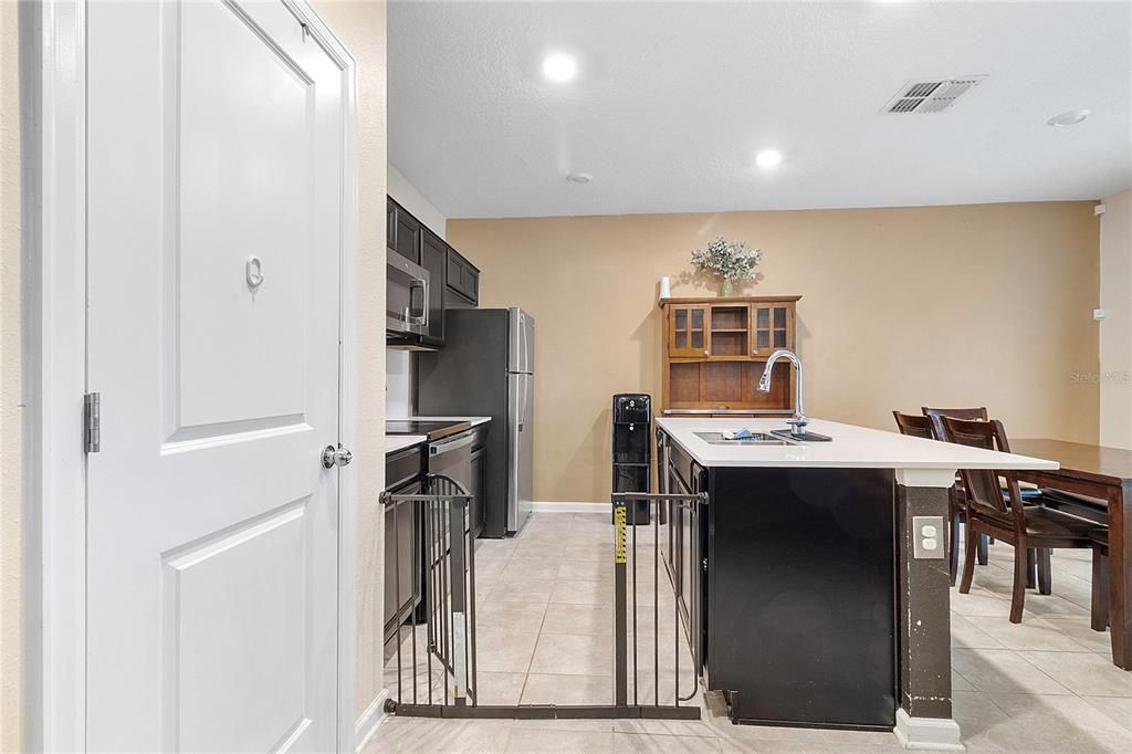 En Venta: $332,500 (3 camas, 2 baños, 1295 Pies cuadrados)