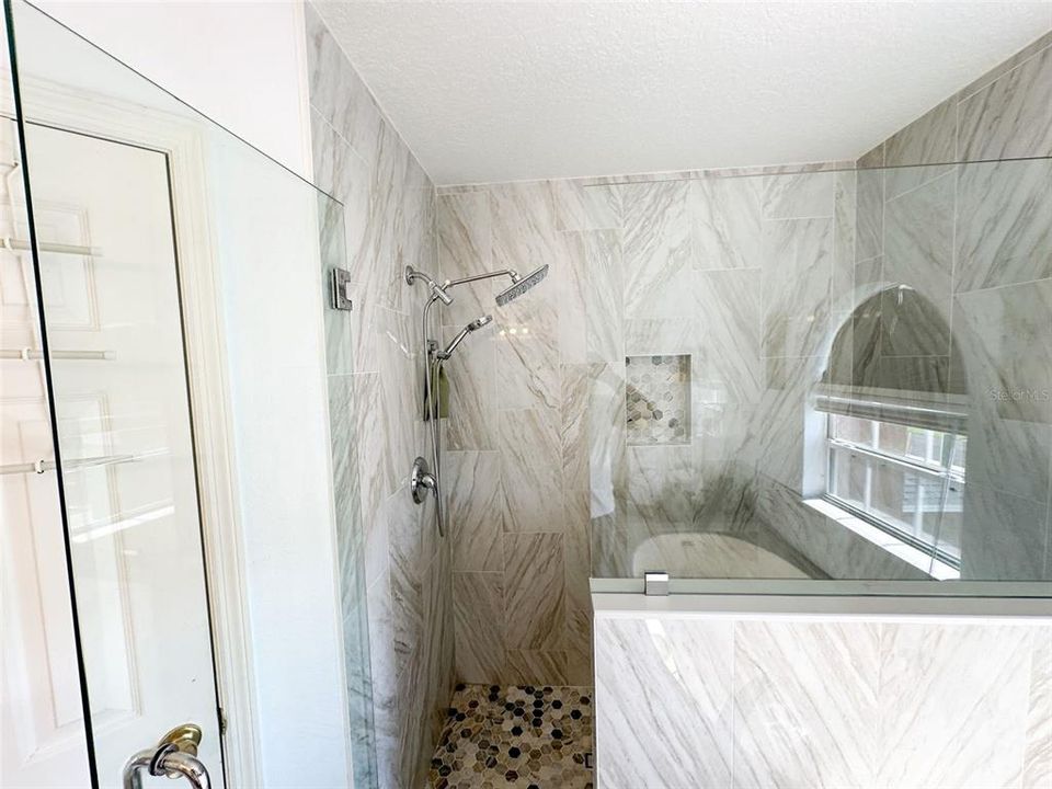 En Venta: $359,999 (4 camas, 2 baños, 2790 Pies cuadrados)