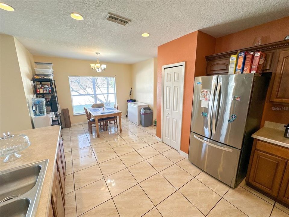 En Venta: $359,999 (4 camas, 2 baños, 2790 Pies cuadrados)