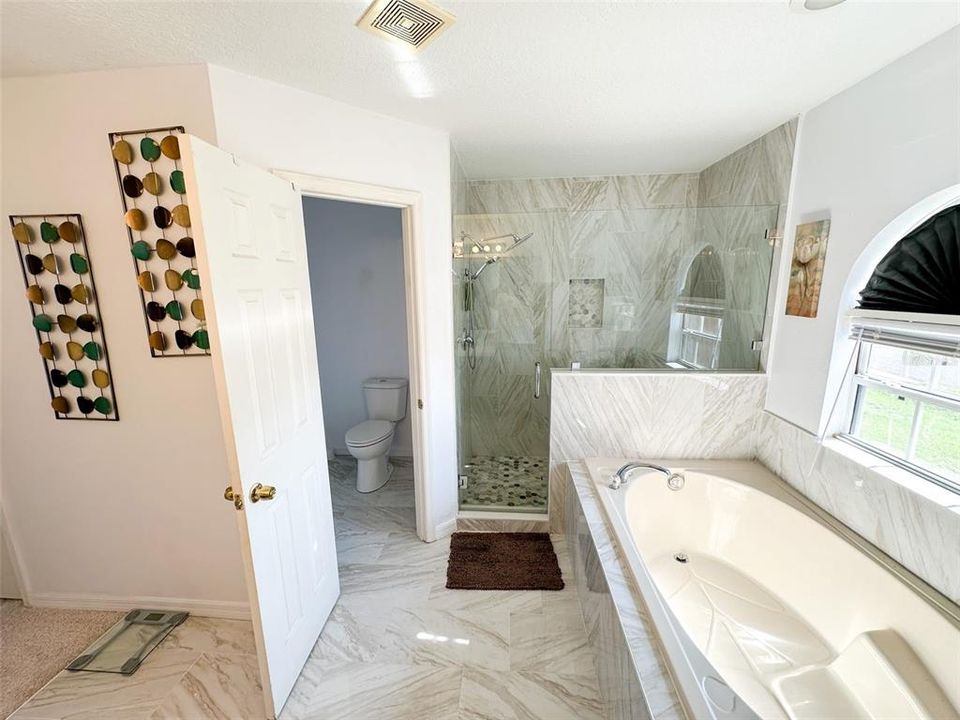 En Venta: $359,999 (4 camas, 2 baños, 2790 Pies cuadrados)