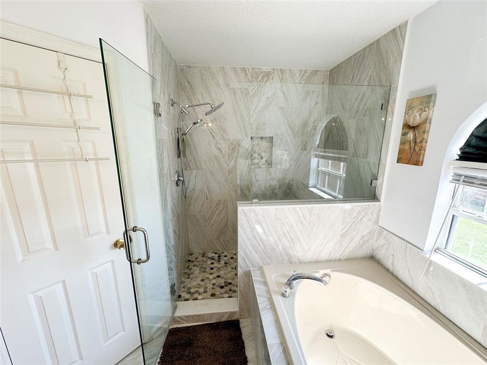 En Venta: $359,999 (4 camas, 2 baños, 2790 Pies cuadrados)