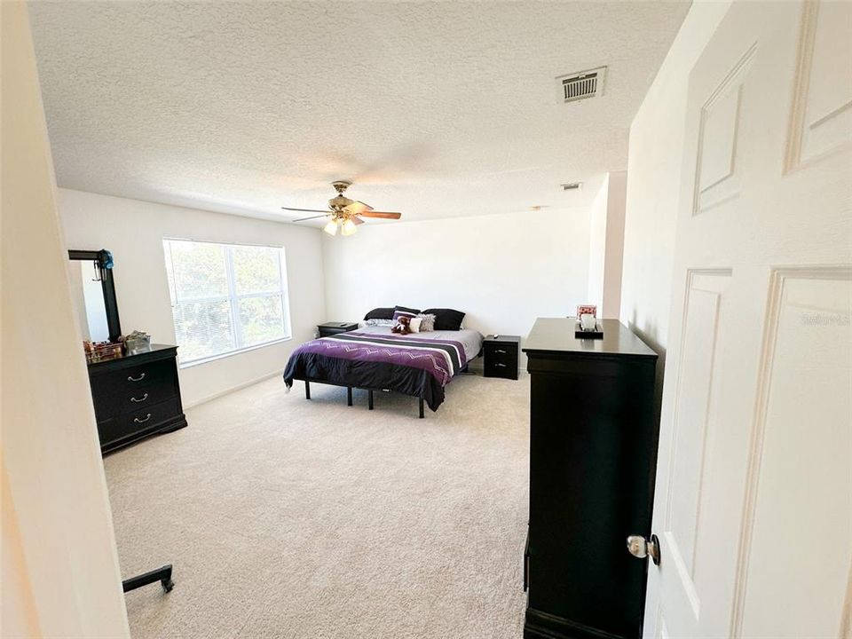 En Venta: $359,999 (4 camas, 2 baños, 2790 Pies cuadrados)