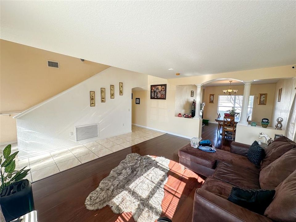 En Venta: $359,999 (4 camas, 2 baños, 2790 Pies cuadrados)