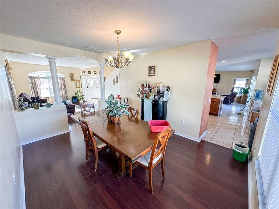 En Venta: $359,999 (4 camas, 2 baños, 2790 Pies cuadrados)
