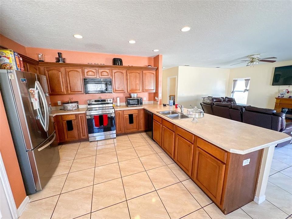 En Venta: $359,999 (4 camas, 2 baños, 2790 Pies cuadrados)