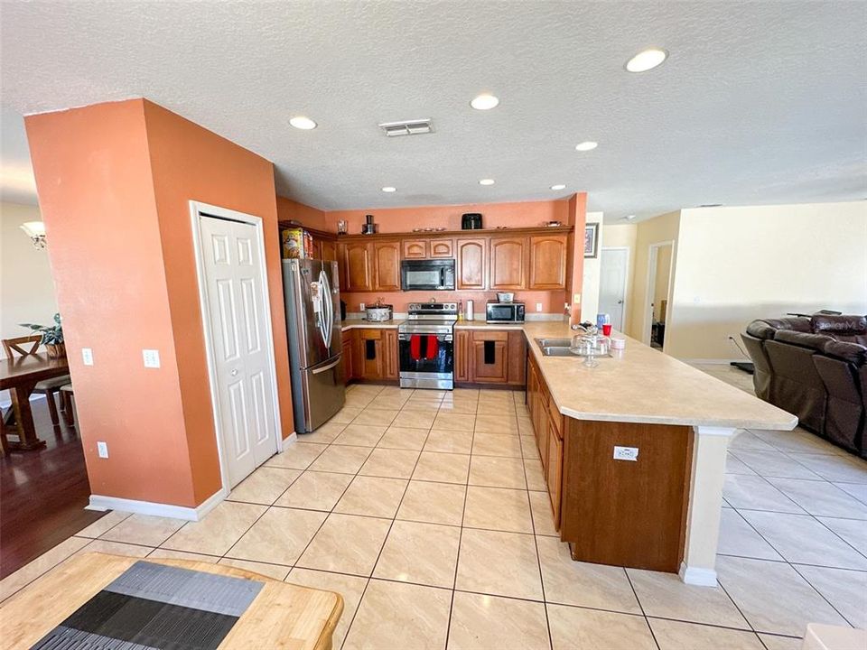 En Venta: $359,999 (4 camas, 2 baños, 2790 Pies cuadrados)