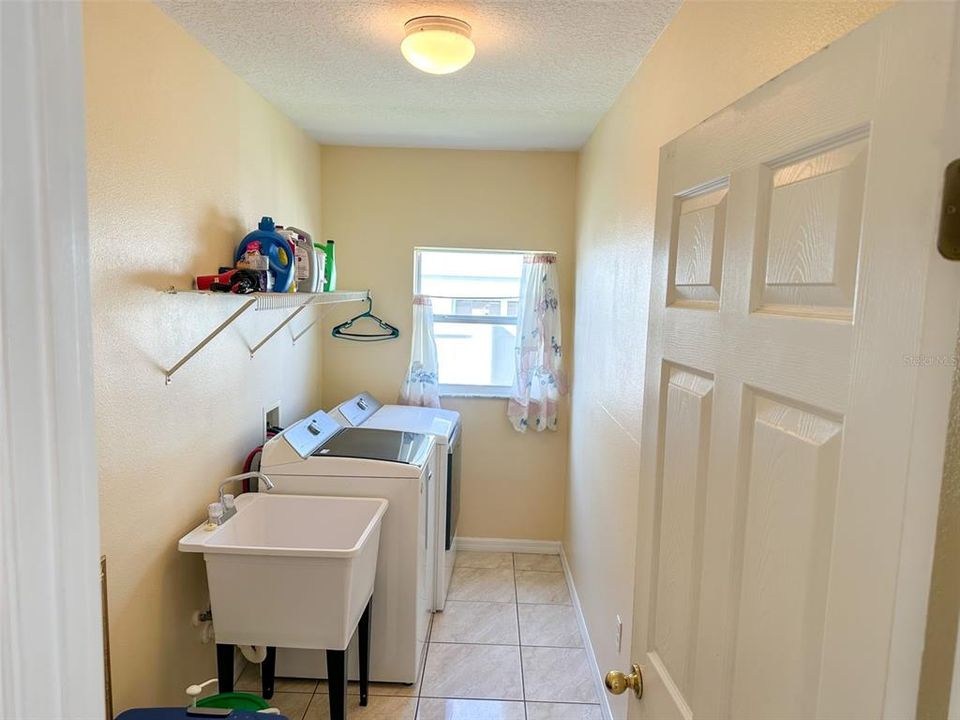 En Venta: $359,999 (4 camas, 2 baños, 2790 Pies cuadrados)