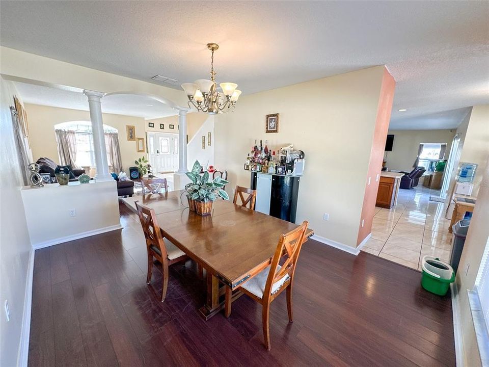 En Venta: $359,999 (4 camas, 2 baños, 2790 Pies cuadrados)