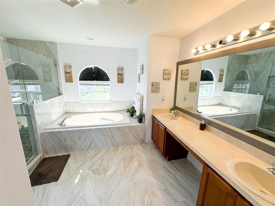 En Venta: $359,999 (4 camas, 2 baños, 2790 Pies cuadrados)