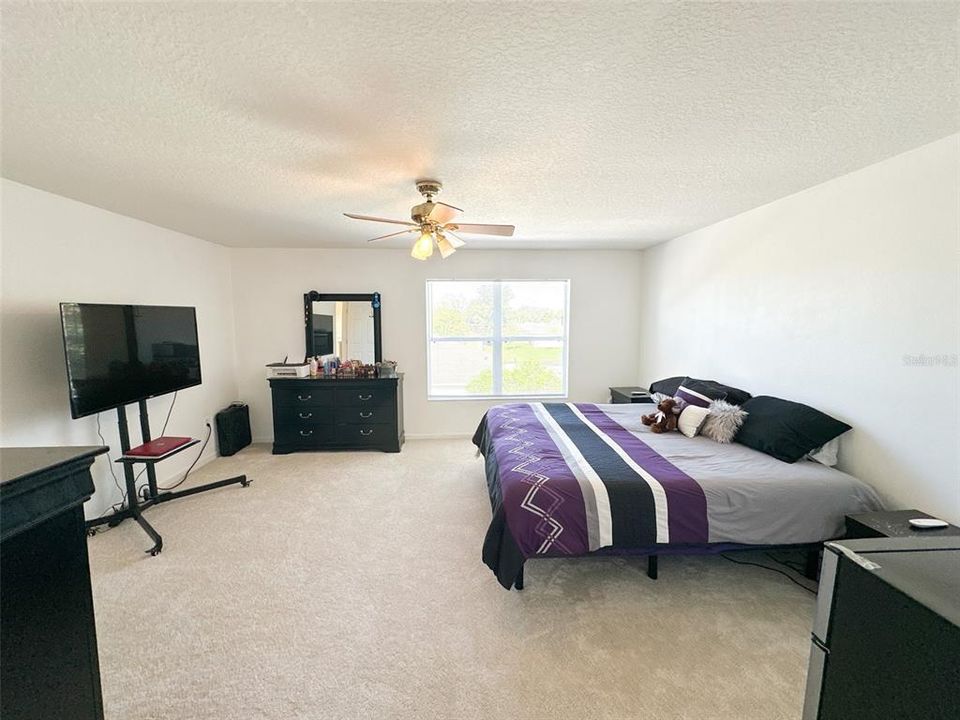 En Venta: $359,999 (4 camas, 2 baños, 2790 Pies cuadrados)