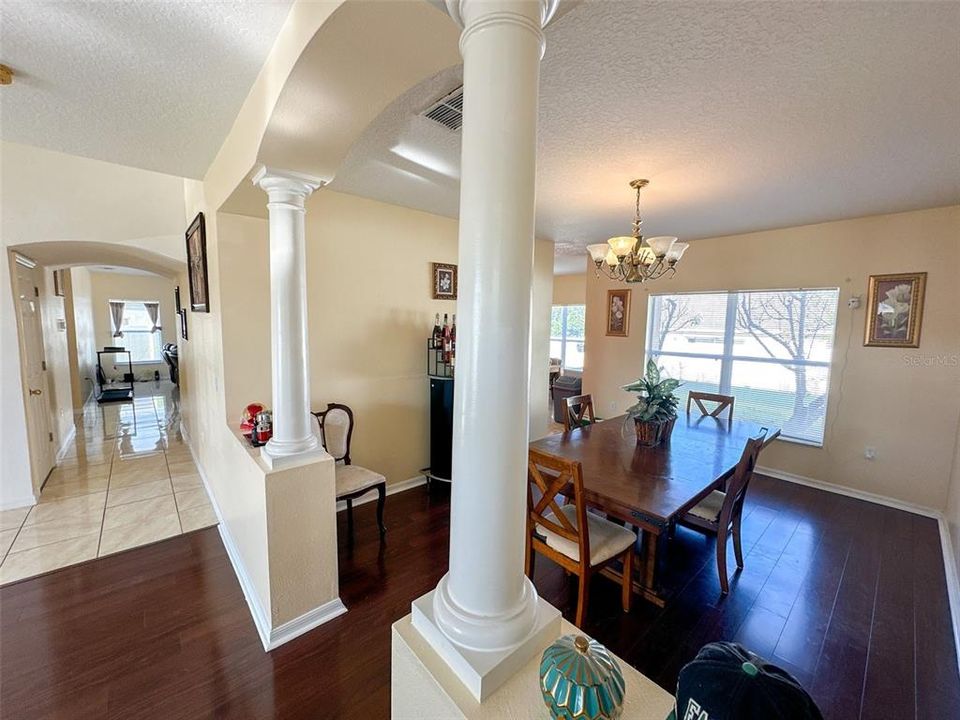 En Venta: $359,999 (4 camas, 2 baños, 2790 Pies cuadrados)
