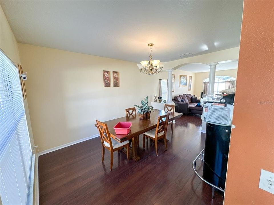 En Venta: $359,999 (4 camas, 2 baños, 2790 Pies cuadrados)