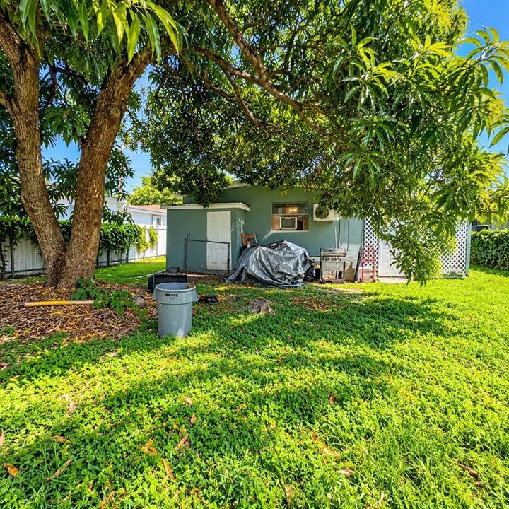For Sale: $499,999 (2 beds, 1 baths, 1328 Square Feet)